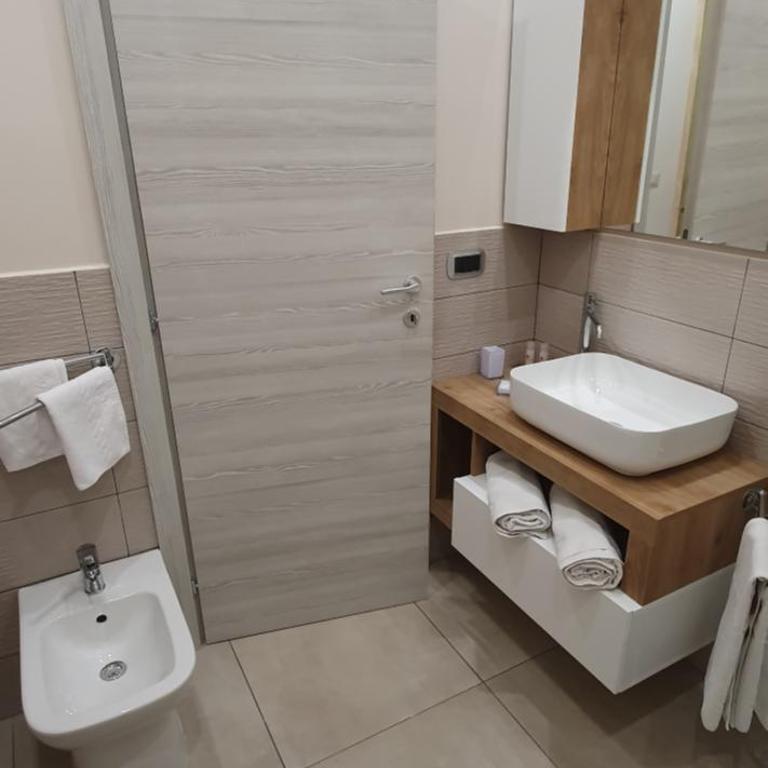 Tony & Doris Home - Quadruple Room with Sea View - 4