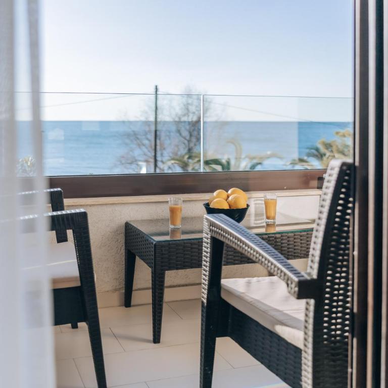 Apartments Kuce Lekovica Beach & snack bar- Bistro - One-Bedroom Apartment with Terrace and Sea View - 24