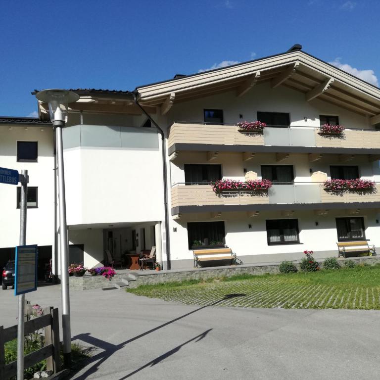 Gästehaus Holaus - Doppelzimmer mit Balkon - 16