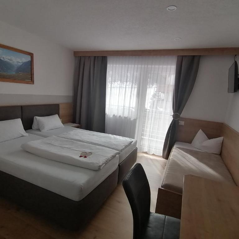 Gästehaus Holaus - Doppelzimmer mit Balkon - 22