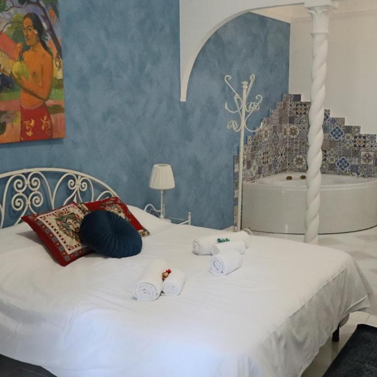 GL Golden City Apartments - Studio with Spa Bath - 25