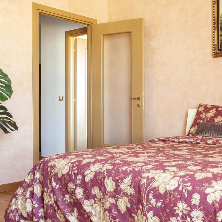 TWO SPACIOUS BEDROOMS 1 MINUTE TO METRO STOP - Appartamento con 2 Camere da Letto - 4