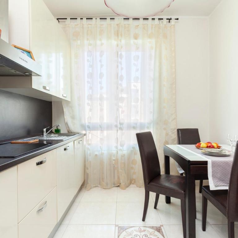 TWO SPACIOUS BEDROOMS 1 MINUTE TO METRO STOP - Appartamento con 2 Camere da Letto - 20