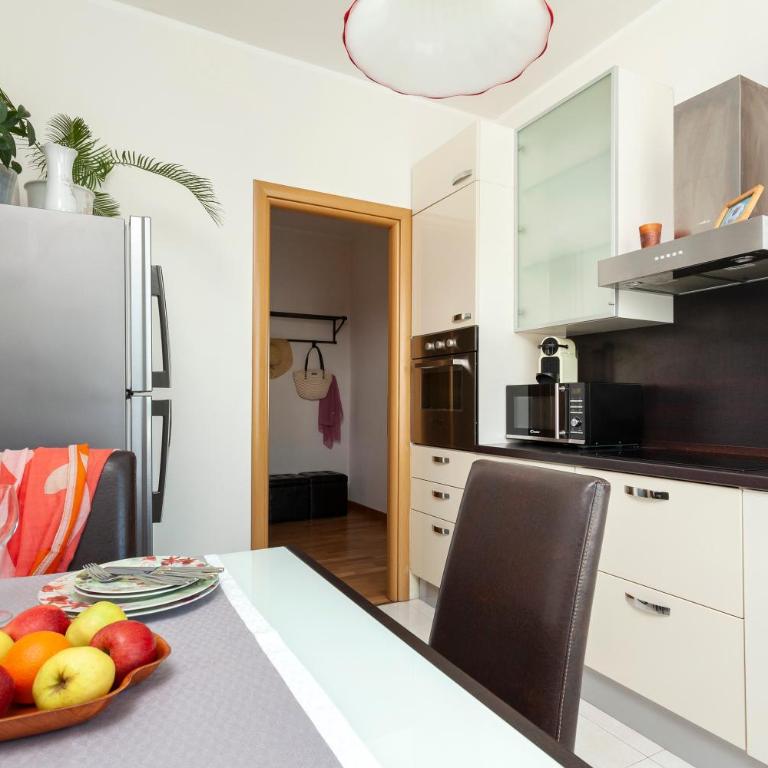 TWO SPACIOUS BEDROOMS 1 MINUTE TO METRO STOP - Appartamento con 2 Camere da Letto - 22