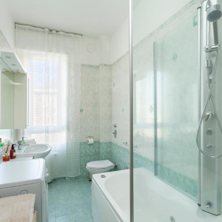 TWO SPACIOUS BEDROOMS 1 MINUTE TO METRO STOP - Appartamento con 2 Camere da Letto - 24