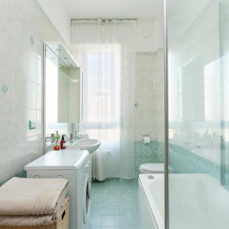 TWO SPACIOUS BEDROOMS 1 MINUTE TO METRO STOP - Appartamento con 2 Camere da Letto - 23