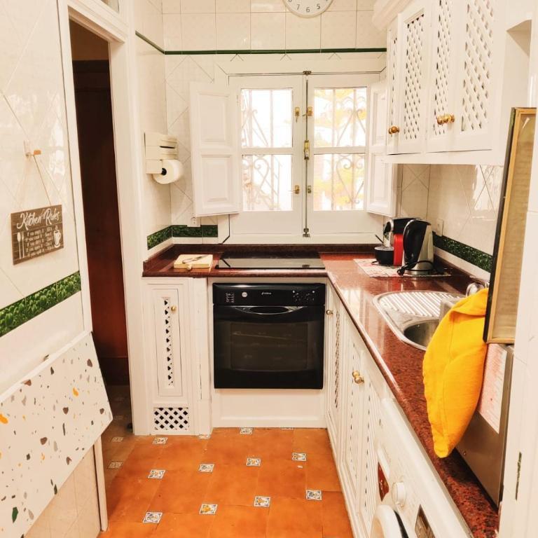 Lola´s winery house, andalusian patio - Three-Bedroom House - 14
