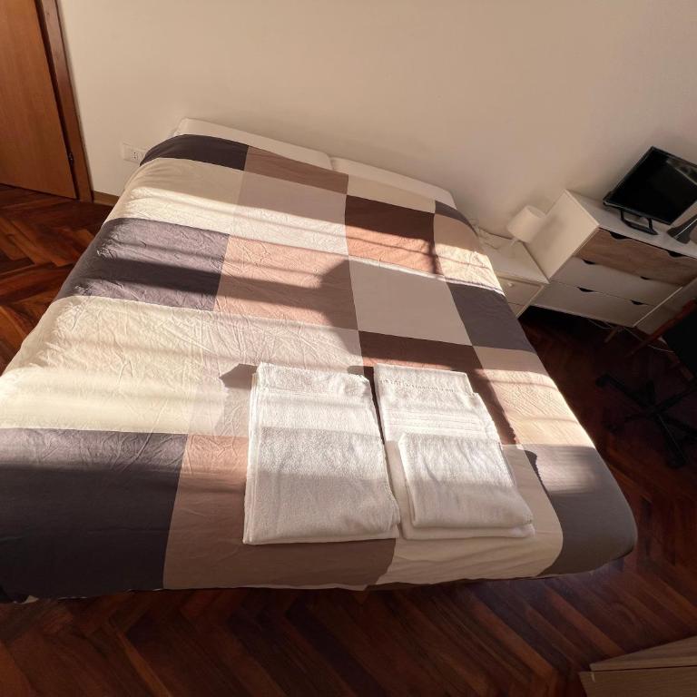 TATA Homes B&B - Camera Matrimoniale Standard con Bagno in Comune - 12