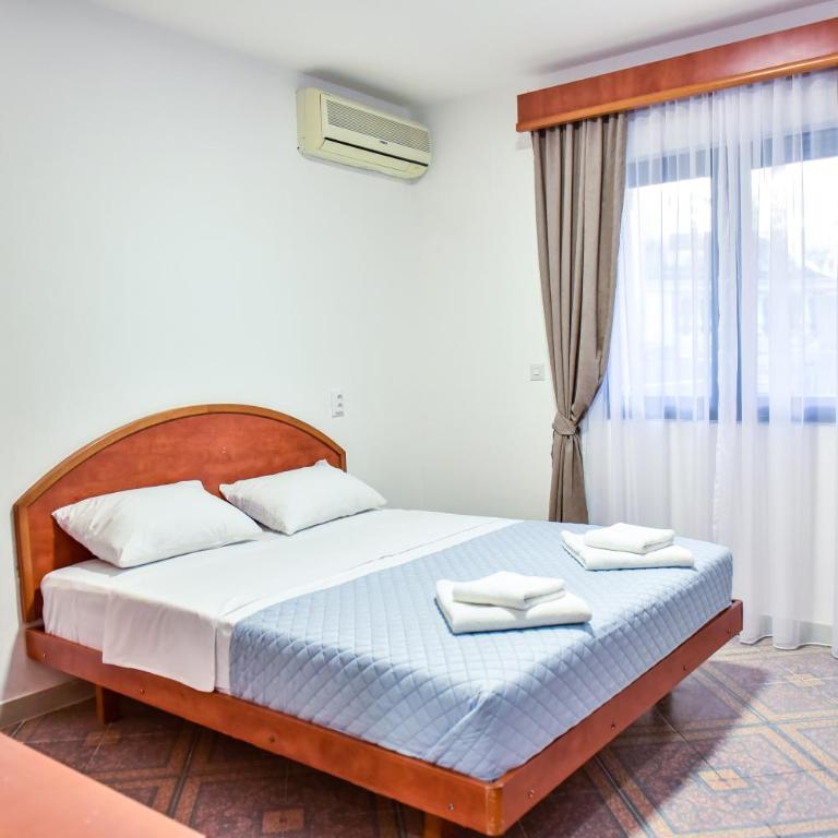 Apartmani Danica Sutomore - Deluks Dvokrevetna Soba sa Bračnim Krevetom - 1