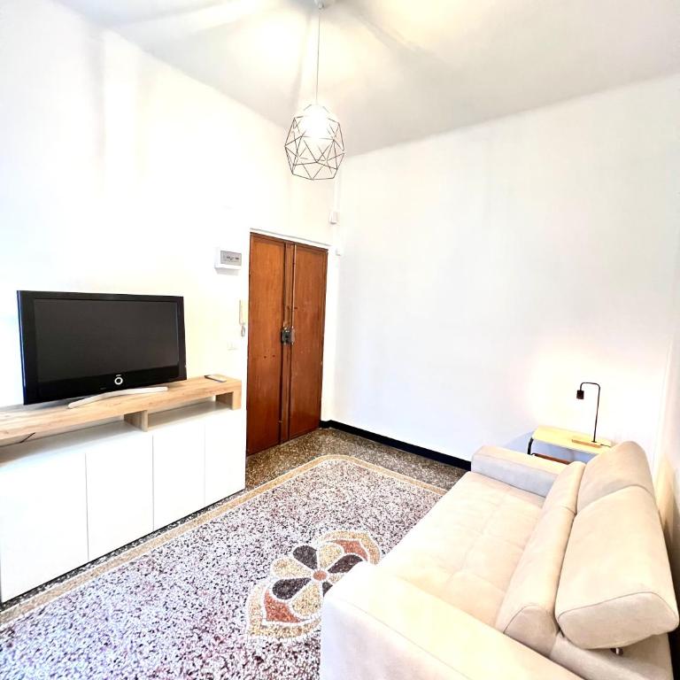 A due passi da Brignole - Three-Bedroom Apartment - 2