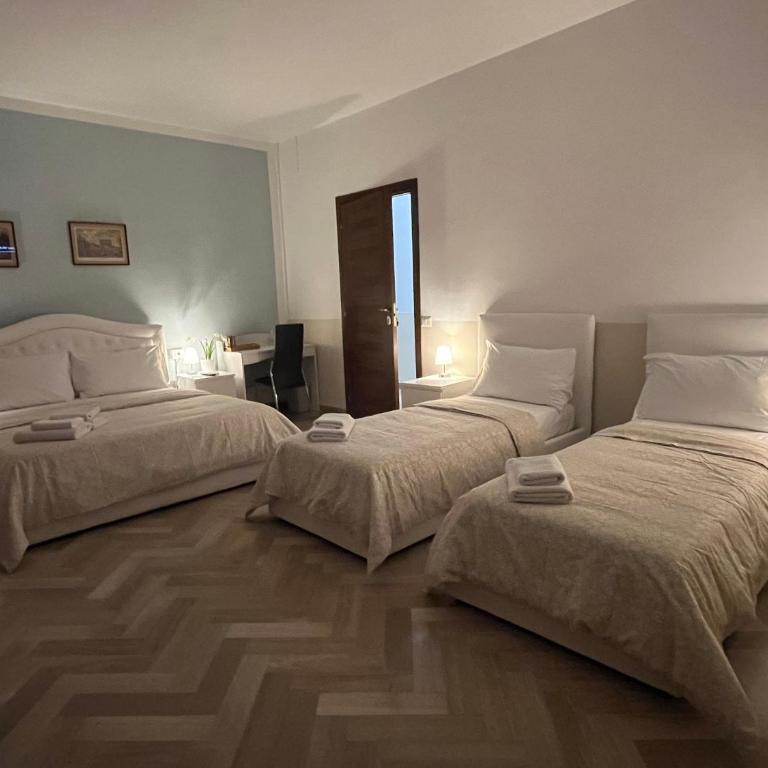 B&B Prime Sant'Agostino - Quadruple Room with Private Bathroom - 3