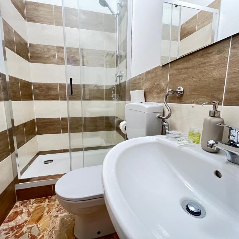 B&B Prime Sant'Agostino - Double Room with Private Bathroom - 4
