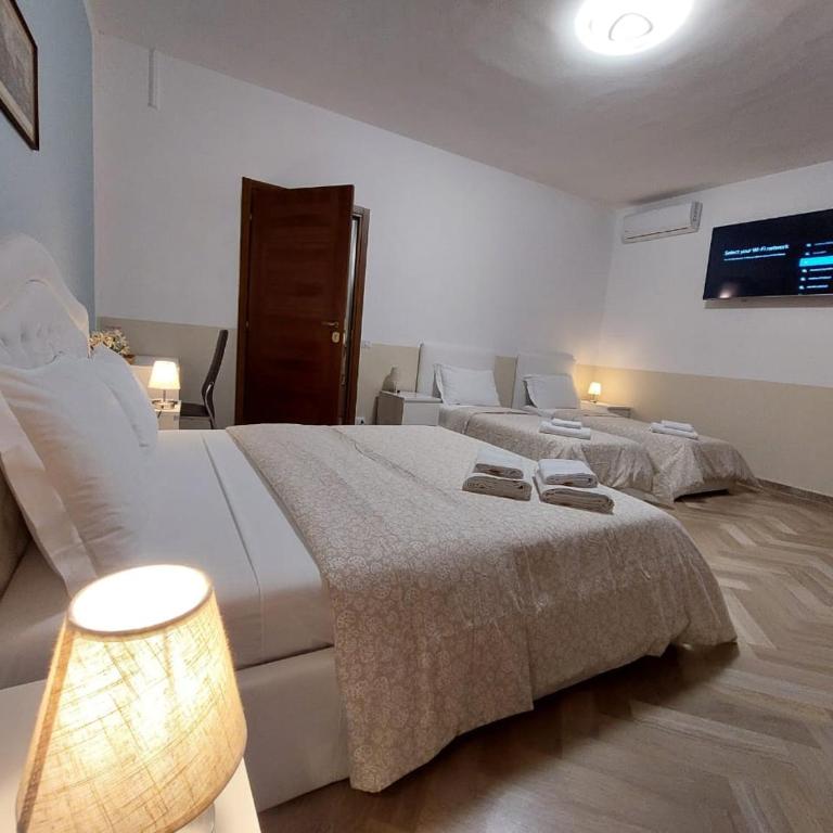 B&B Prime Sant'Agostino - Quadruple Room with Private Bathroom - 4