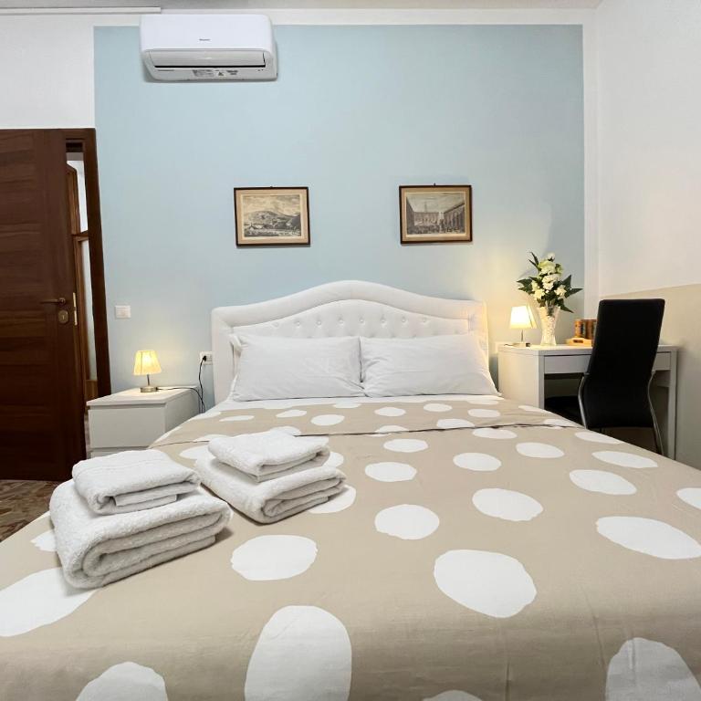 B&B Prime Sant'Agostino - Double Room with Private External Bathroom - 2
