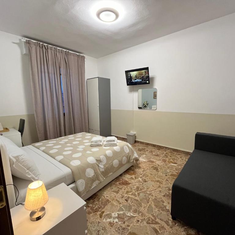 B&B Prime Sant'Agostino - Double Room with Private External Bathroom - 4