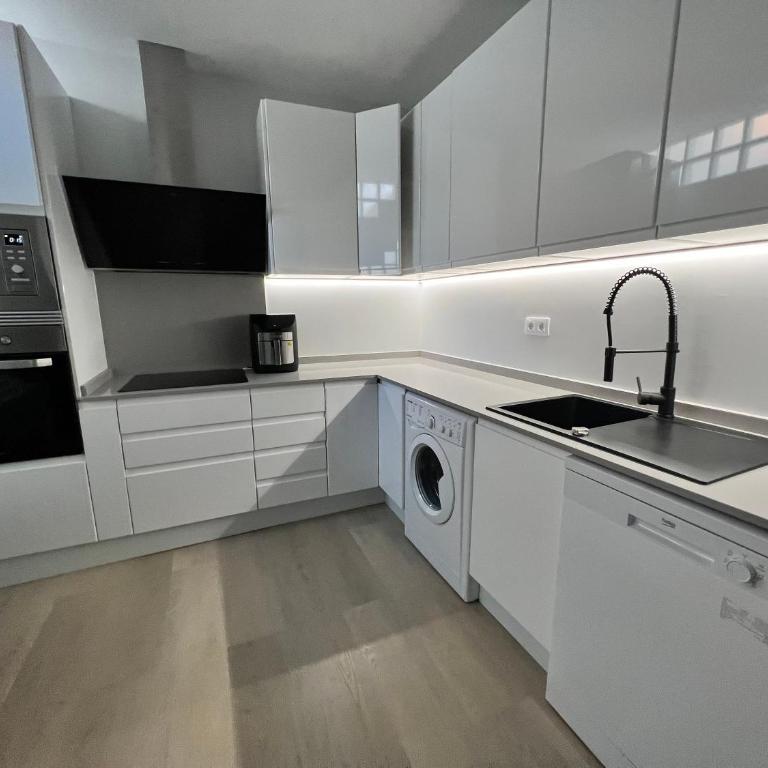 Modern duplex next to the beach! - Casa de 2 dormitorios - 9