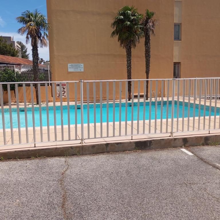 location T2 Cavalaire sur mer avec piscine - One-Bedroom Apartment - 1