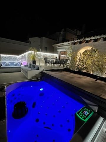 Appartement Duplex Rosas avec terrasse magnifique jacuzzi vue mer - Three-Bedroom Apartment - 4