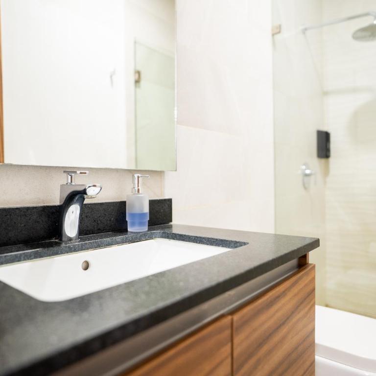 Excelente Ubicación en Colonia Americana - Two-Bedroom Apartment - 33
