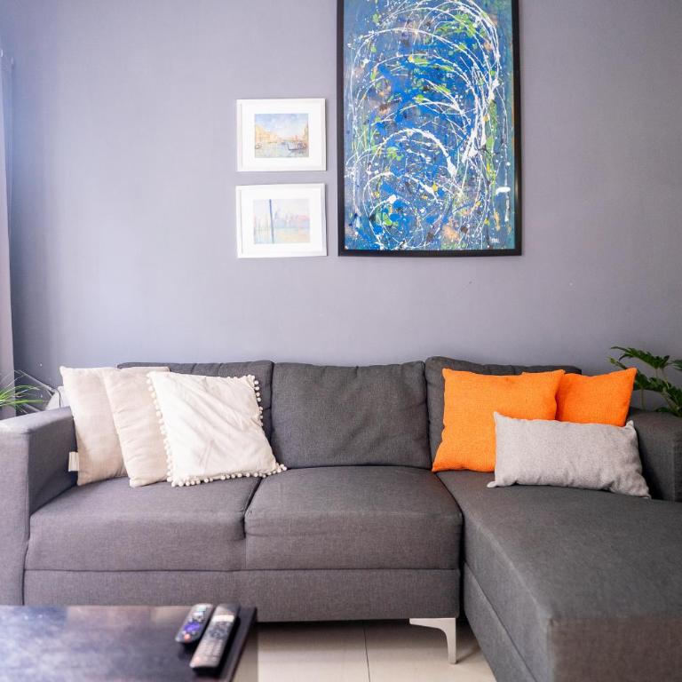 Excelente Ubicación en Colonia Americana - Two-Bedroom Apartment - 52