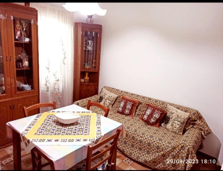 AFFITTACAMERE LE SIGNORINE - Camera Matrimoniale con Bagno in Comune - 13
