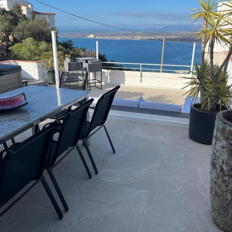 Appartement Duplex Rosas avec terrasse magnifique jacuzzi vue mer - Three-Bedroom Apartment - 21