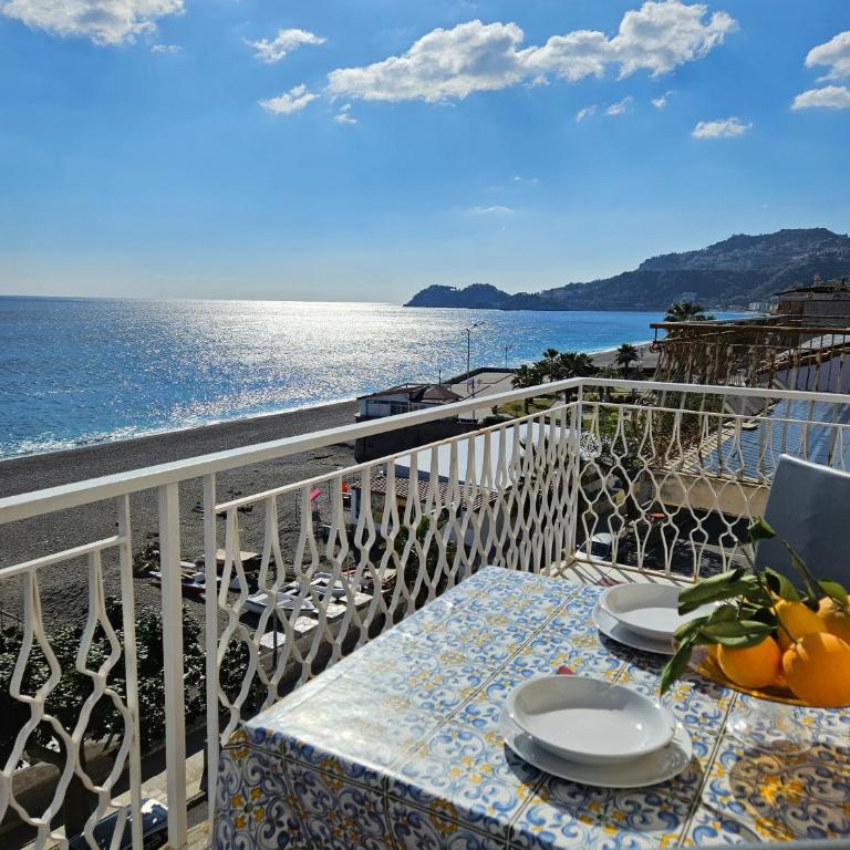 BAGLIO SUL MARE Letojanni Taormina - Appartamento con 2 Camere da Letto - 1