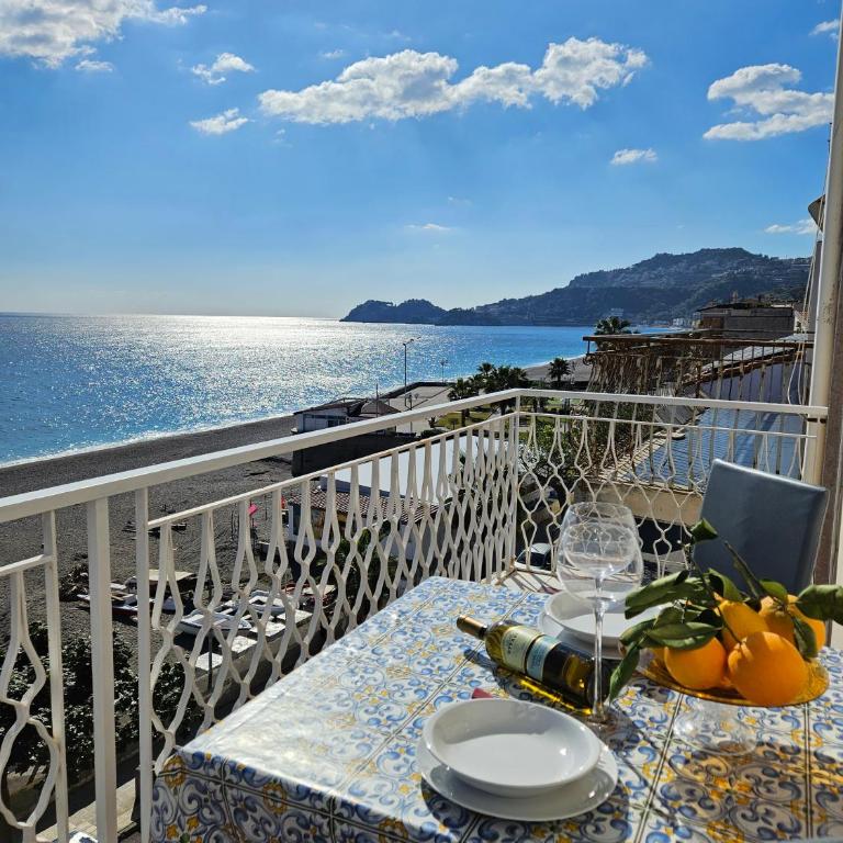 BAGLIO SUL MARE Letojanni Taormina - Appartamento con 2 Camere da Letto - 2