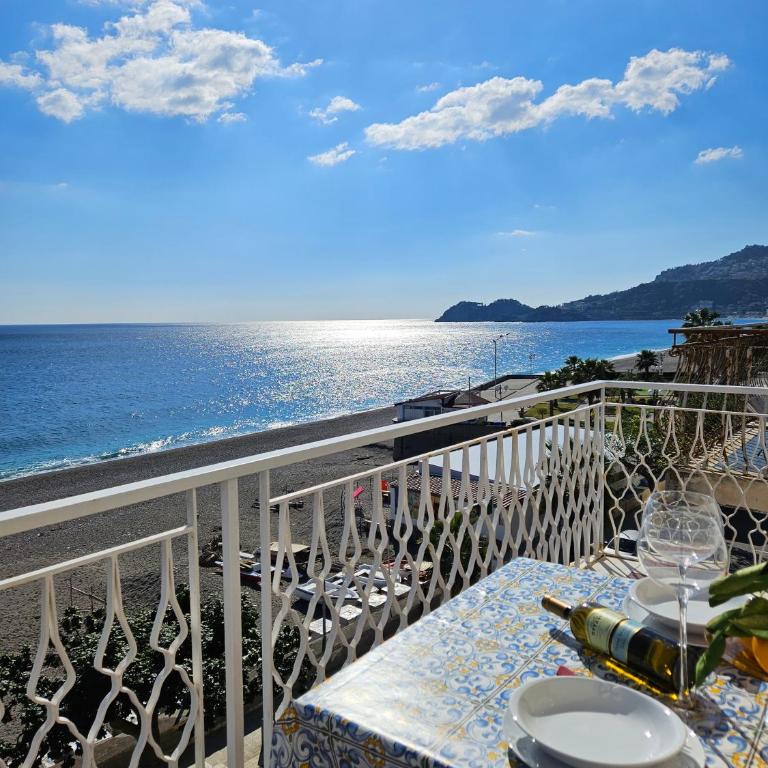 BAGLIO SUL MARE Letojanni Taormina - Appartamento con 2 Camere da Letto - 3