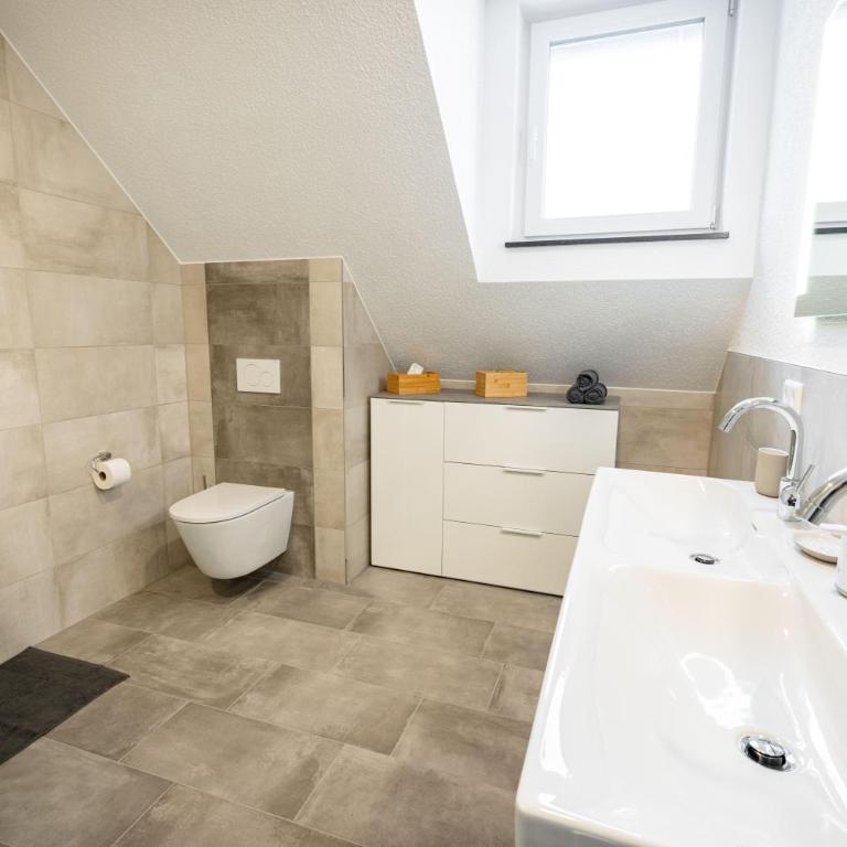 Ferienwohnung Müller GbR - Apartment mit 2 Schlafzimmern und Dusche - 10