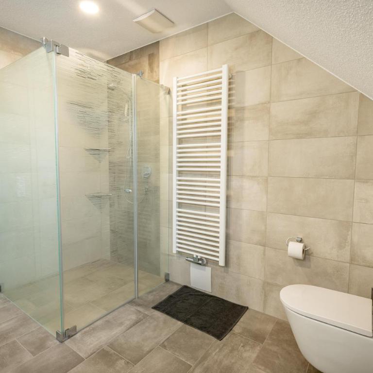 Ferienwohnung Müller GbR - Apartment mit 2 Schlafzimmern und Dusche - 11