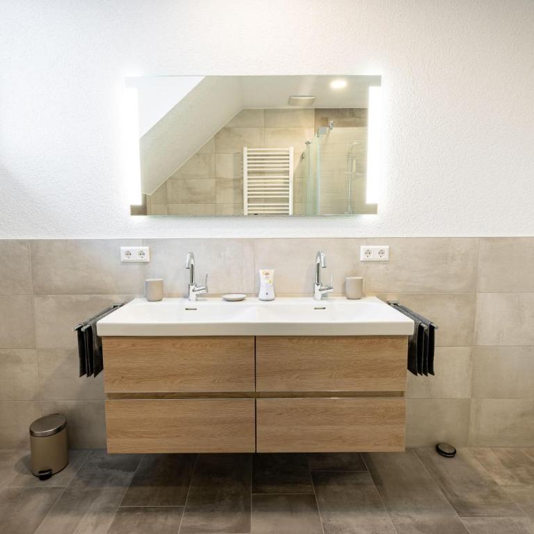 Ferienwohnung Müller GbR - Apartment mit 2 Schlafzimmern und Dusche - 12