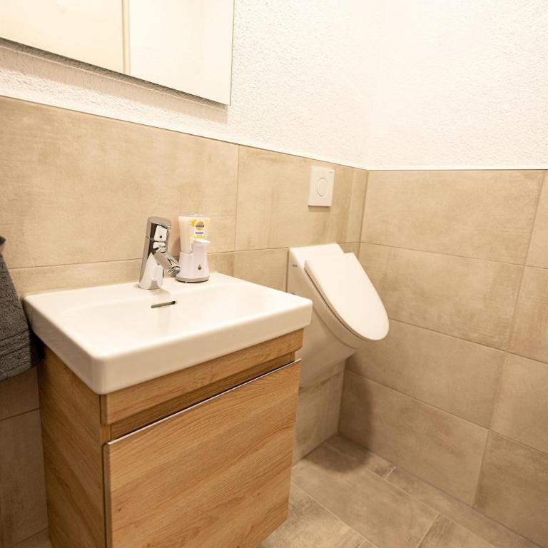 Ferienwohnung Müller GbR - Apartment mit 2 Schlafzimmern und Dusche - 13