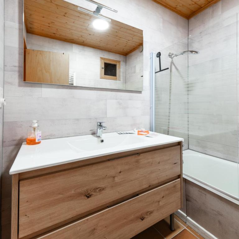 Serre Chevalier Chantemerle grand appartement 150 m2 dans chalet familial - Appartement - 45