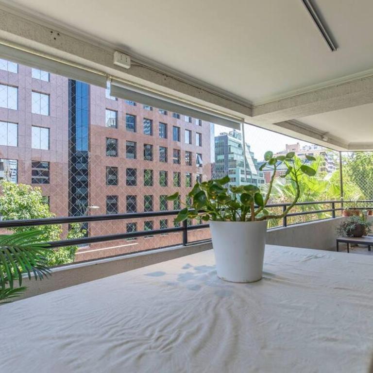 Departamento Sebastian, Elegancia en el Golf, Metro, Terraza Espaciosa - Two-Bedroom Apartment - 12