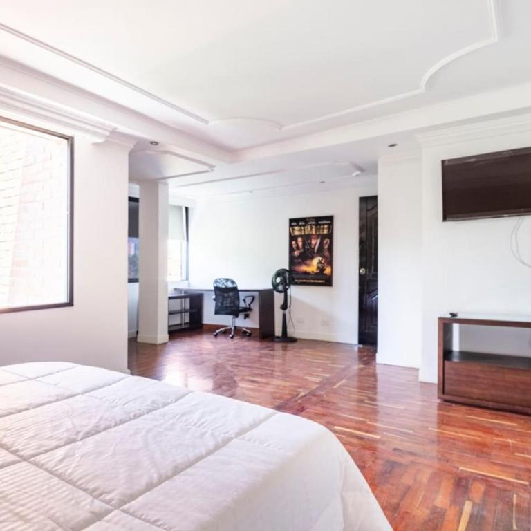 3 Story Penthouse with 2 parking spaces in Laureles - Casa - 20