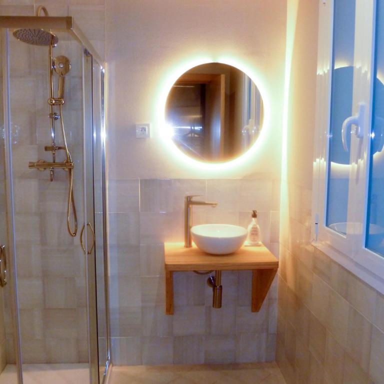 OLBLANC Plaza de España by Batuecas - Habitación Cuádruple con baño privado - 5