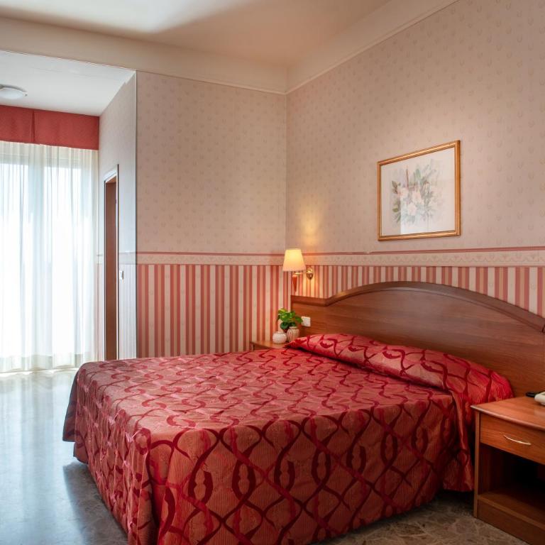 Hotel Tiffany - Camera Tripla Superior - 5