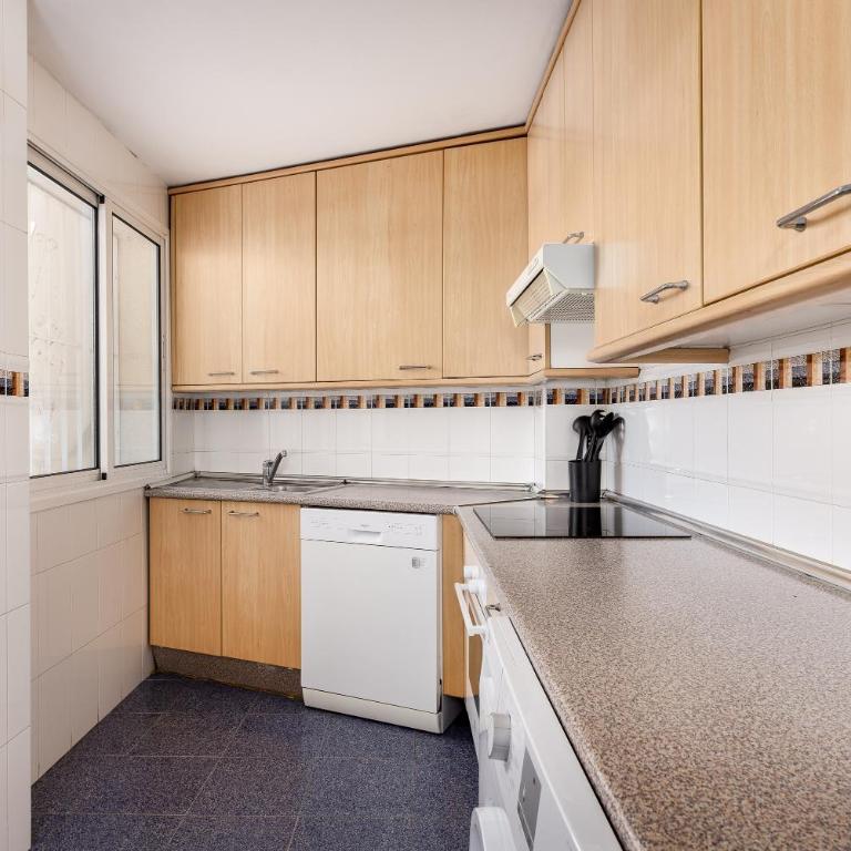 Right on the beach - 4BR Seaview - Apartment - 5