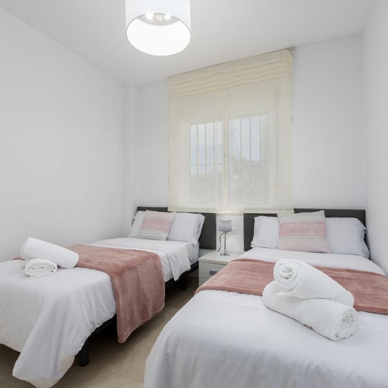 Right on the beach - 4BR Seaview - Apartment - 10