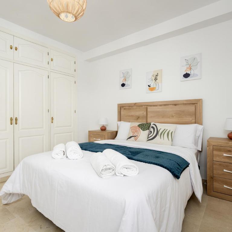 Right on the beach - 4BR Seaview - Apartment - 2