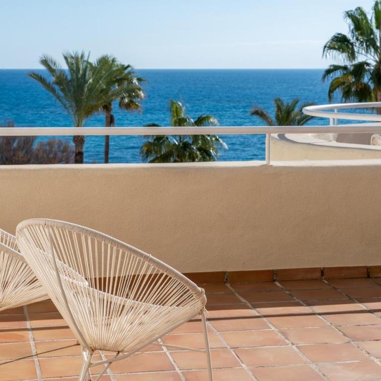 Right on the beach - 4BR Seaview - Apartment - 22