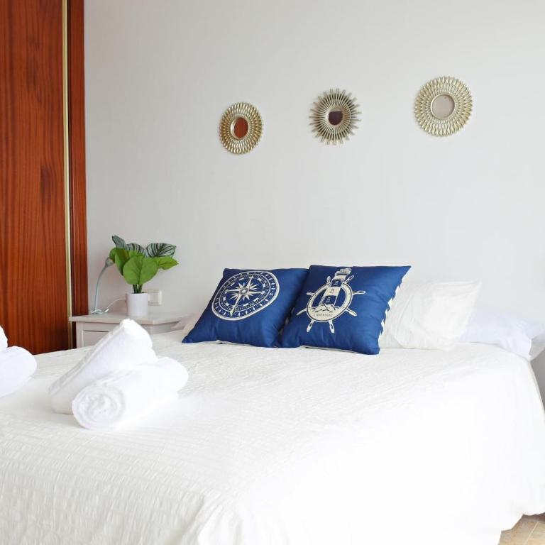 Luminoso apartamento de 3 dormitorios a pie de playa en Torremolinos - Three-Bedroom Apartment - 3