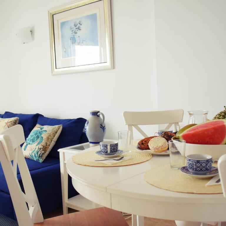 Luminoso apartamento de 3 dormitorios a pie de playa en Torremolinos - Three-Bedroom Apartment - 9