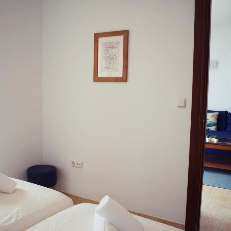 Luminoso apartamento de 3 dormitorios a pie de playa en Torremolinos - Three-Bedroom Apartment - 15