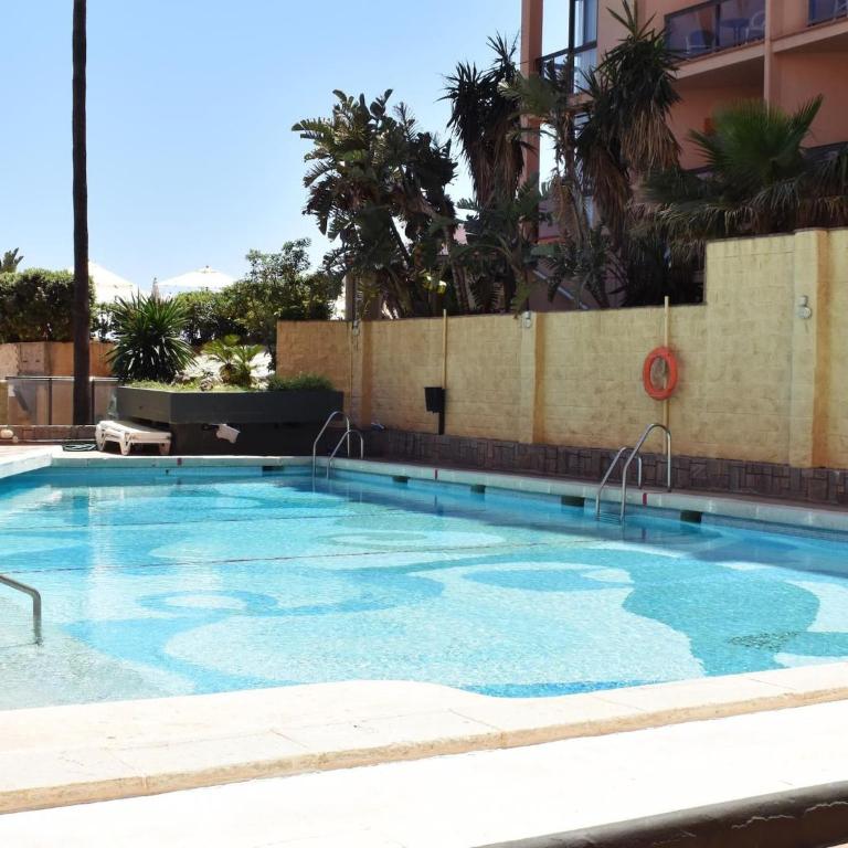 Luminoso apartamento de 3 dormitorios a pie de playa en Torremolinos - Three-Bedroom Apartment - 32