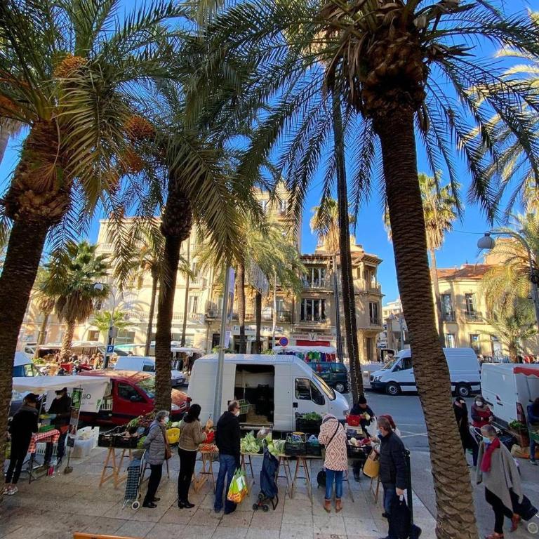 HYEROL Appartement pour 4 personnes avec parking proche des plages et restaurants à Hyères - Apartment mit 2 Schlafzimmern - 1