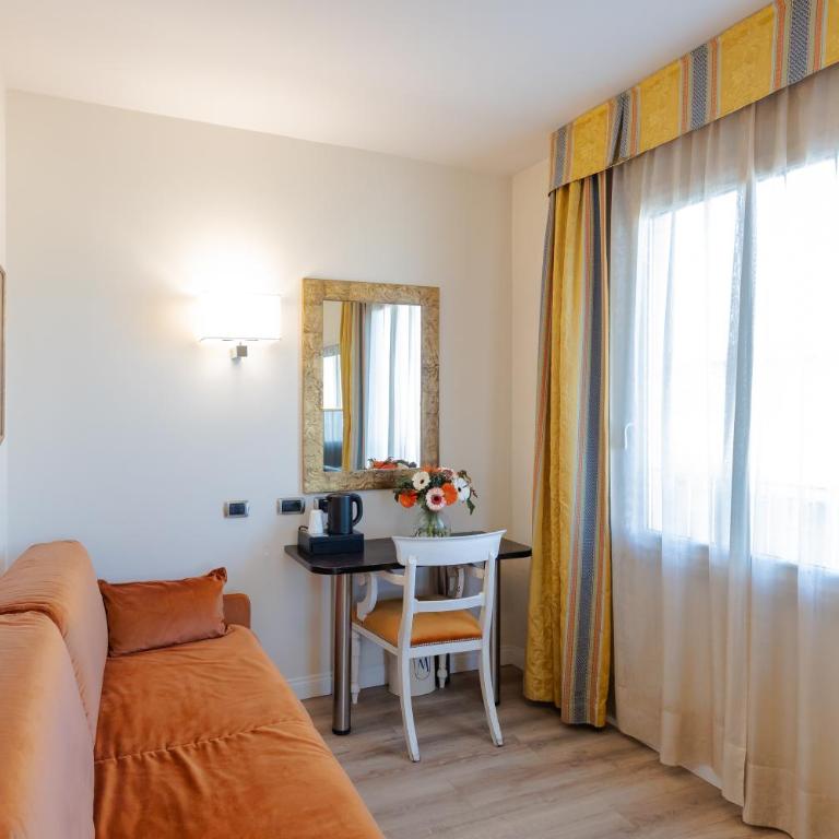 FH55 Grand Hotel Mediterraneo - Junior Suite con Vista Città - 6