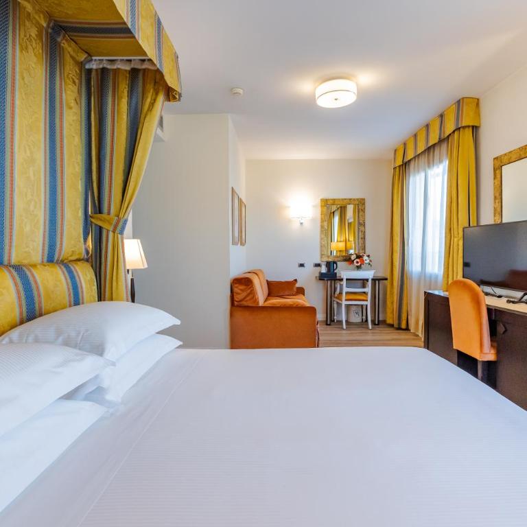 FH55 Grand Hotel Mediterraneo - Junior Suite con Vista Città - 2