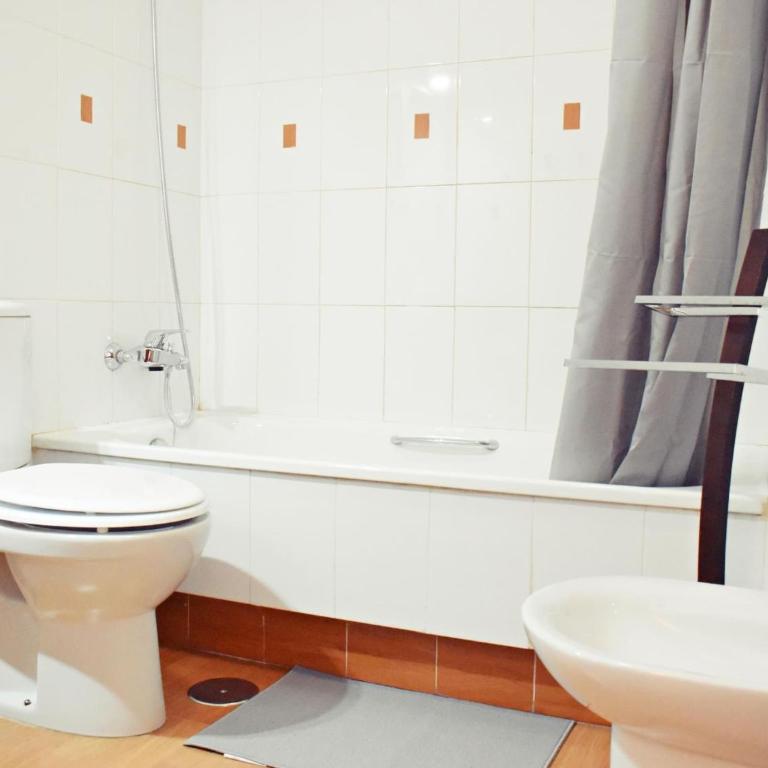 Fabuloso apartamento junto al Soho con parking privado - Two-Bedroom Apartment - 11
